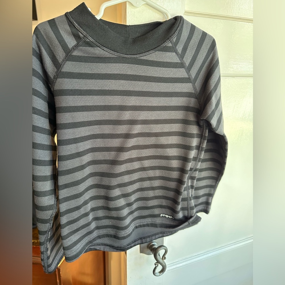 Kids Patagonia long sleeve T-shirt xs (5-6)